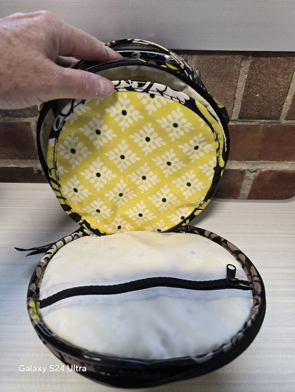 Vera Bradley Baroque Hatbox ROUND Cosmetic Travel Makeup Tote Bag VINYL